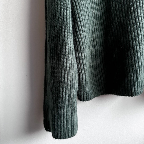**SOLD** Vince Wool & Cashmere Ribbed V-Neck Sweater - Picture 6 of 11